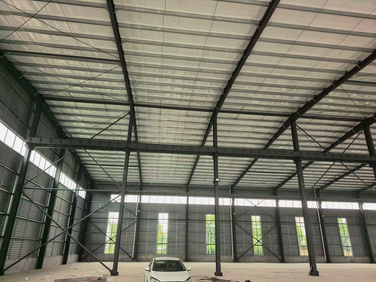 Actual project: multi-bay portal frame interior